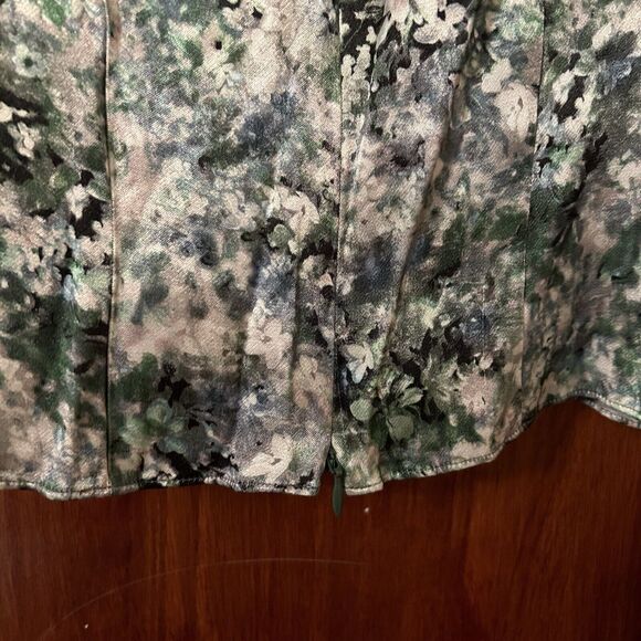 Vince Satin Blouse Painted Green White Floral Square Neck Cropped Women's 8 NWT - Picture 13 of 13